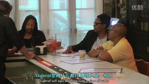 【WWYD社会实验】无家可归的流浪汉在餐厅吃饭被拒绝 你会怎么做